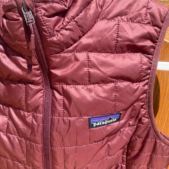 EUC Patagonia women’s Nano Puff Insulated Vest (Small/Burgundy Maroon) - Picture 2 of 11
